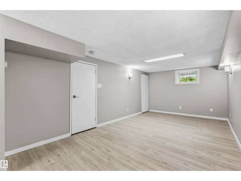 7715 76 AV NW — photo 22 of 40