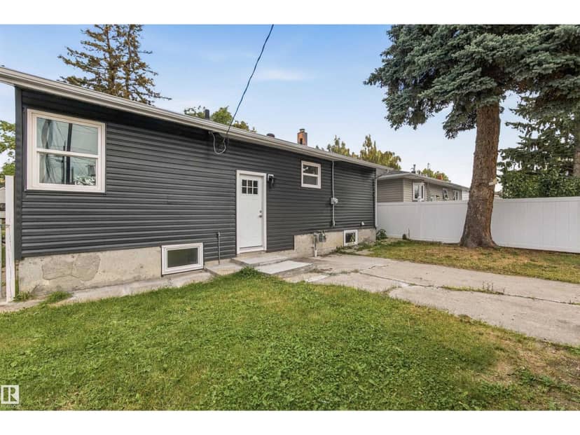 7715 76 AV NW — photo 29 of 40
