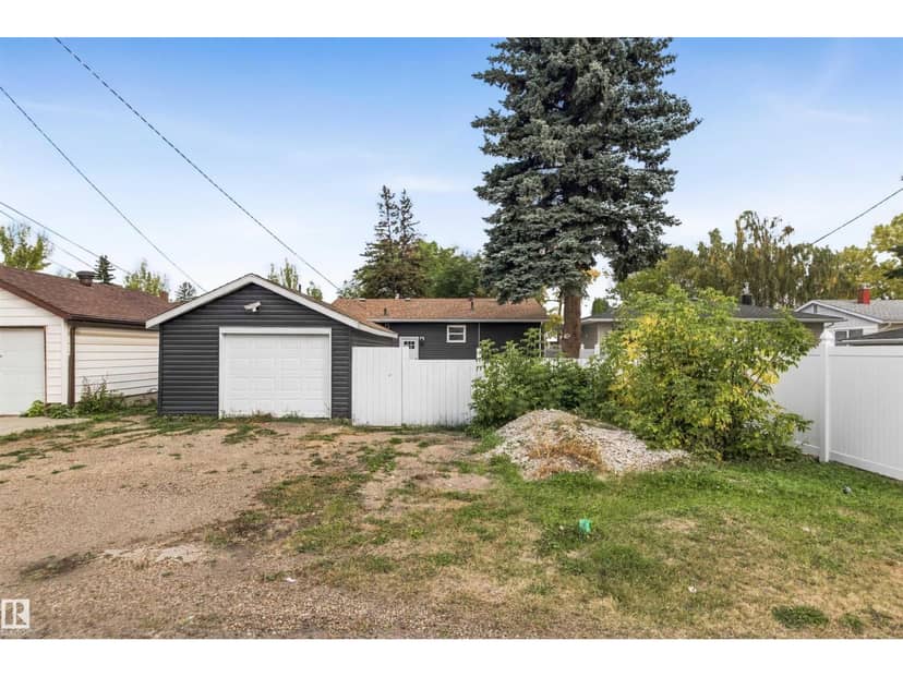 7715 76 AV NW — photo 34 of 40