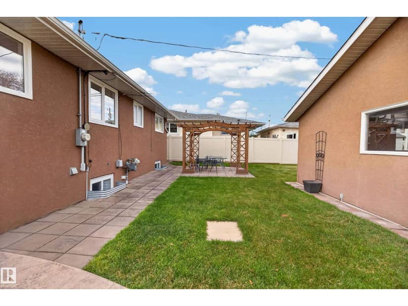 Listing 30373917 — photo 29 of 37
