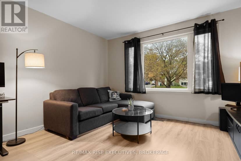 18 Carriage Court Avenue — photo 10 of 40