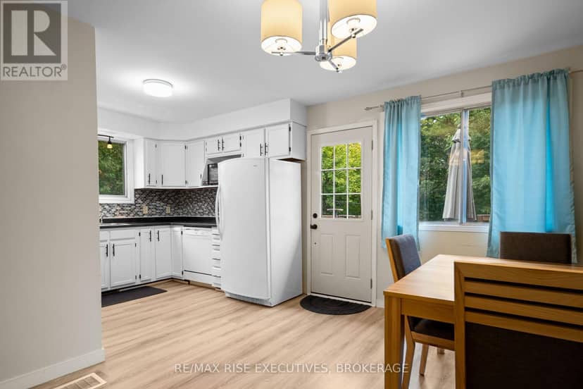 18 Carriage Court Avenue — photo 12 of 40