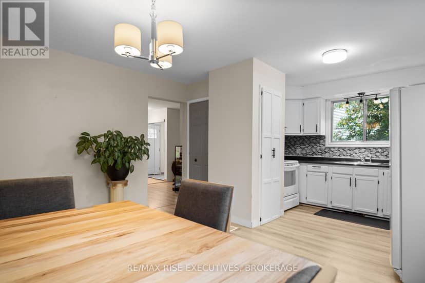 18 Carriage Court Avenue — photo 14 of 40