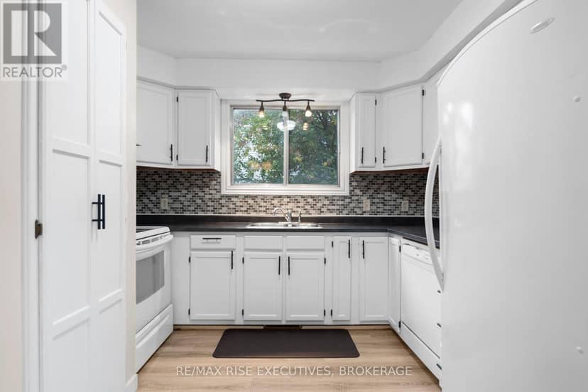 18 Carriage Court Avenue — photo 16 of 40