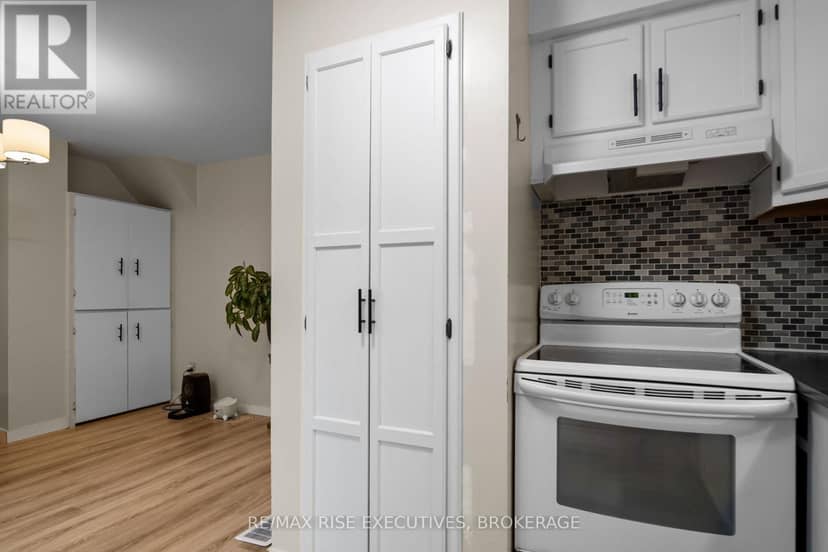 18 Carriage Court Avenue — photo 17 of 40