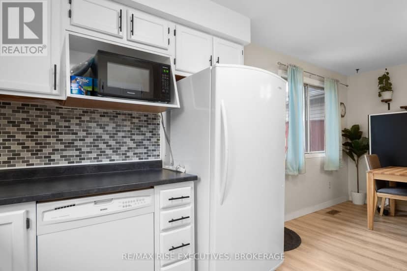 18 Carriage Court Avenue — photo 18 of 40