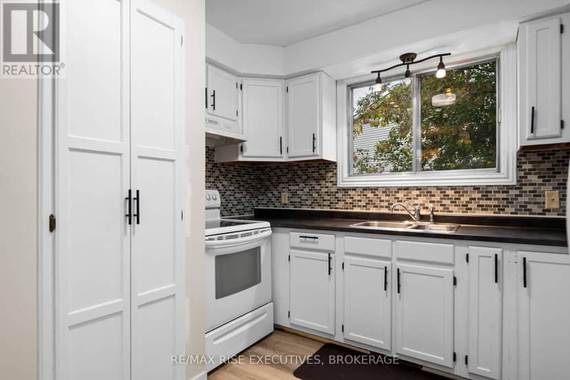18 Carriage Court Avenue — photo 19 of 40