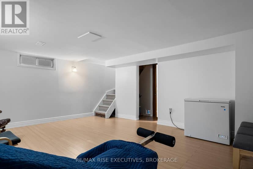 18 Carriage Court Avenue — photo 29 of 40