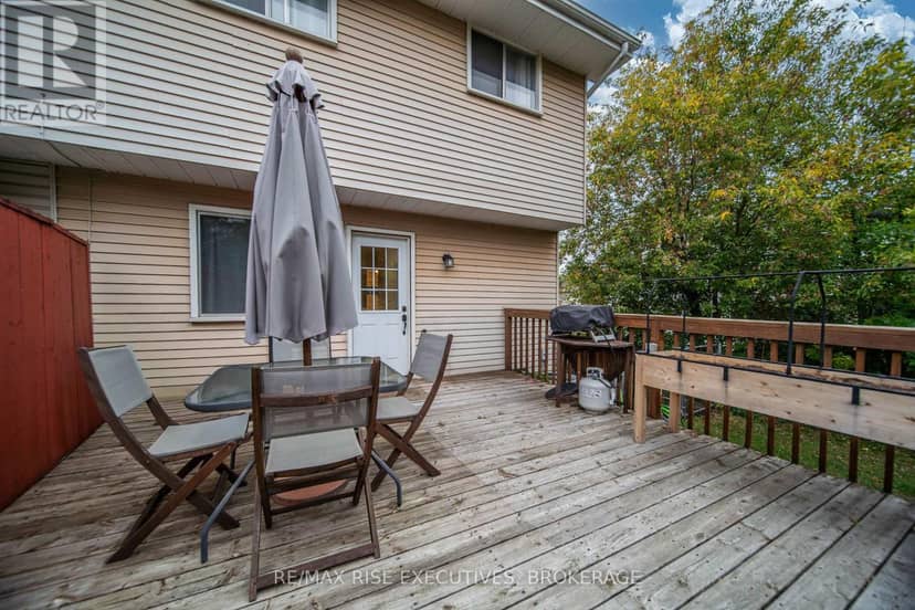 18 Carriage Court Avenue — photo 37 of 40
