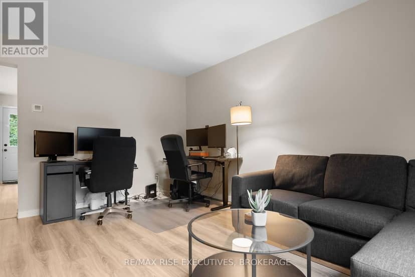 18 Carriage Court Avenue, Kingston, photo 7