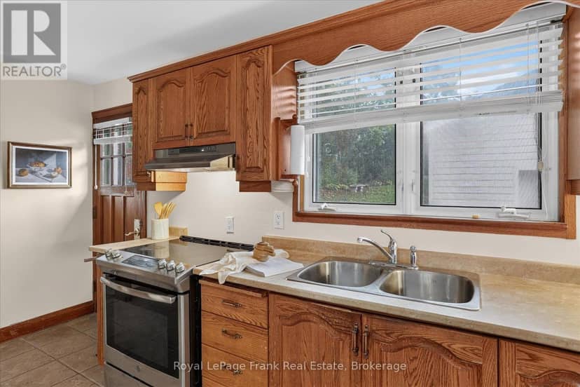 174 Sophia Street — photo 12 of 40