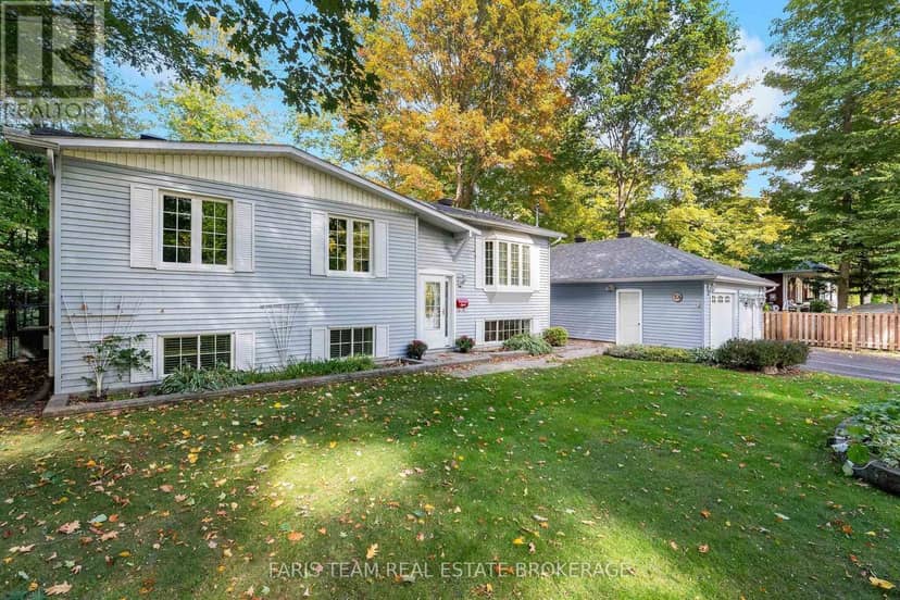 8 Pinecone Avenue, Tiny