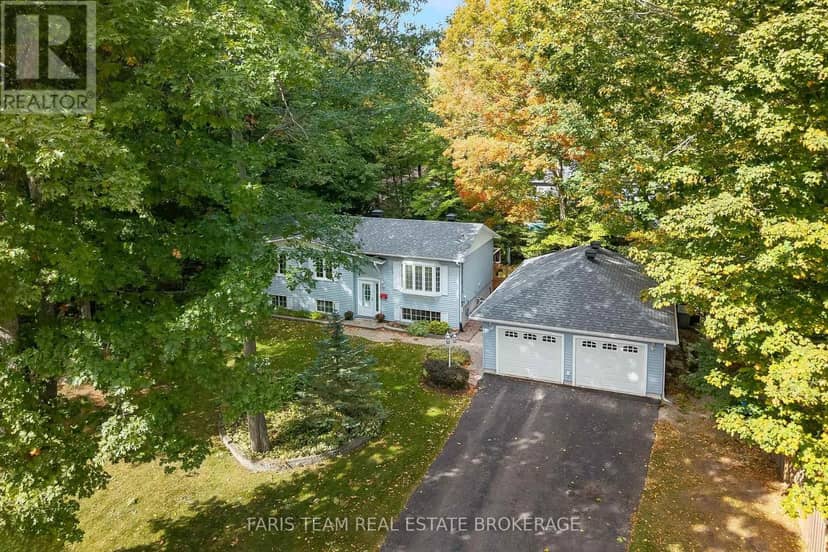 8 Pinecone Avenue, Tiny, photo 2