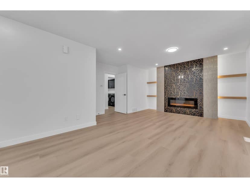11615 24 AV NW — photo 17 of 40