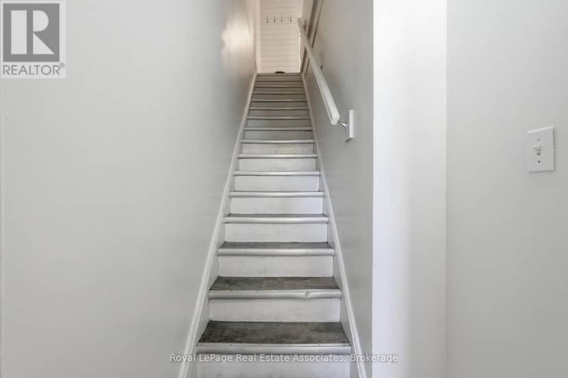 51 Wellington Street N — photo 23 of 40
