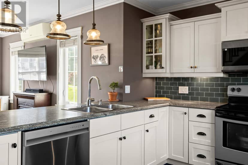 16 Edgeview Court — photo 9 of 32