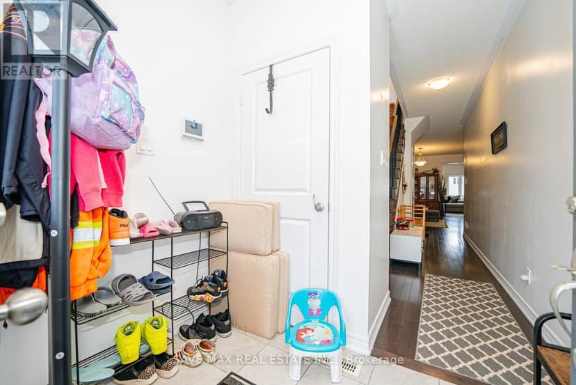335 Ridley Crescent — photo 6 of 40