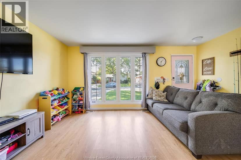 368 Carling Crescent — photo 4 of 40