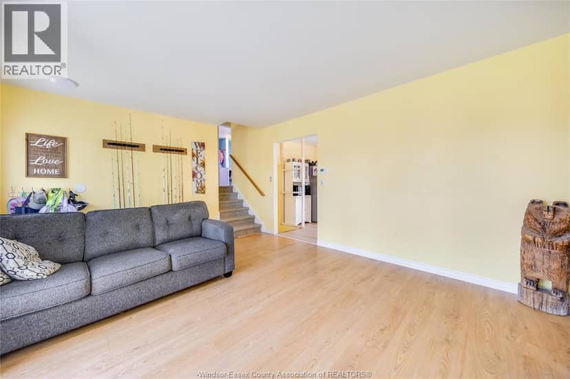 368 Carling Crescent — photo 7 of 40