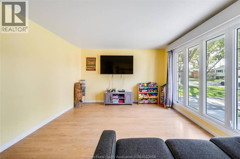 368 Carling Crescent — photo 9 of 40