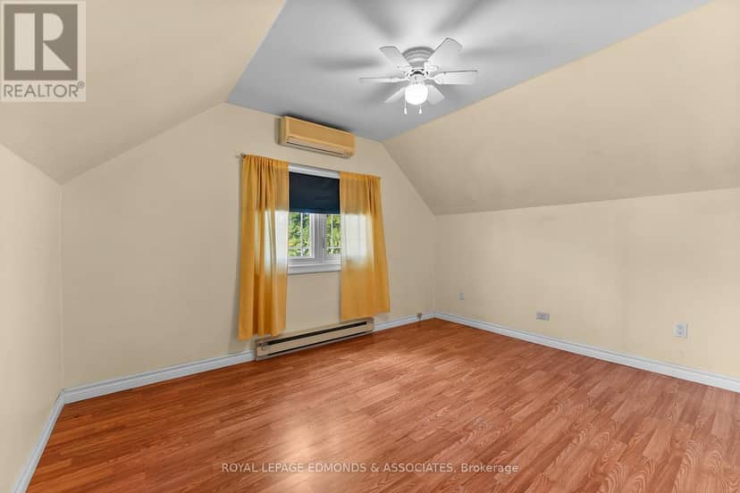 359 Chamberlain Street — photo 21 of 40