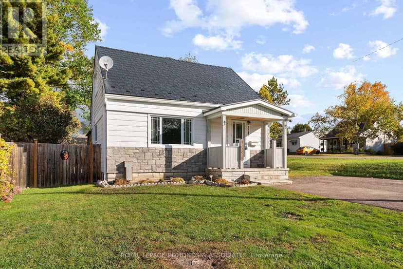 359 Chamberlain Street, Pembroke, photo 3