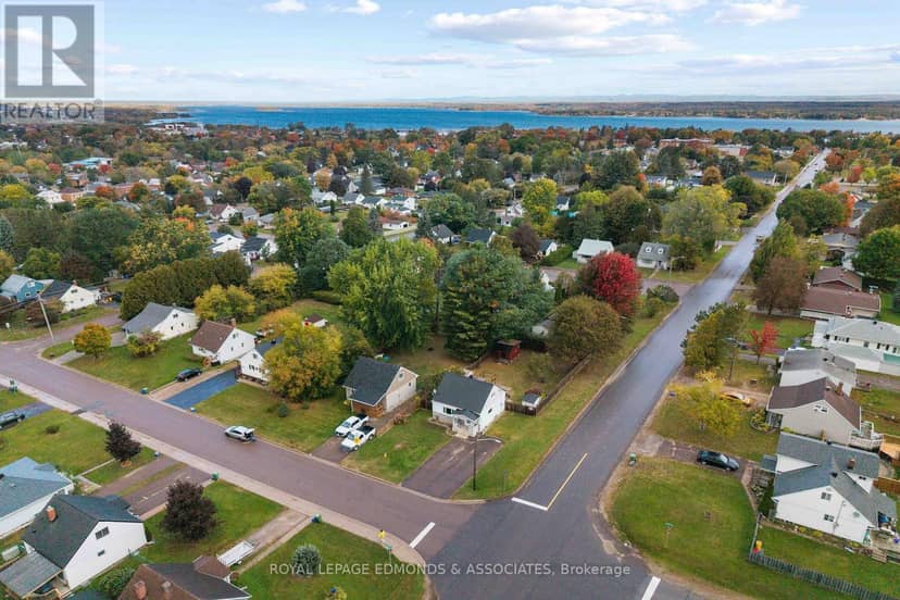 359 Chamberlain Street, Pembroke, photo 4