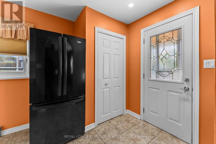 359 Chamberlain Street, Pembroke, photo 6