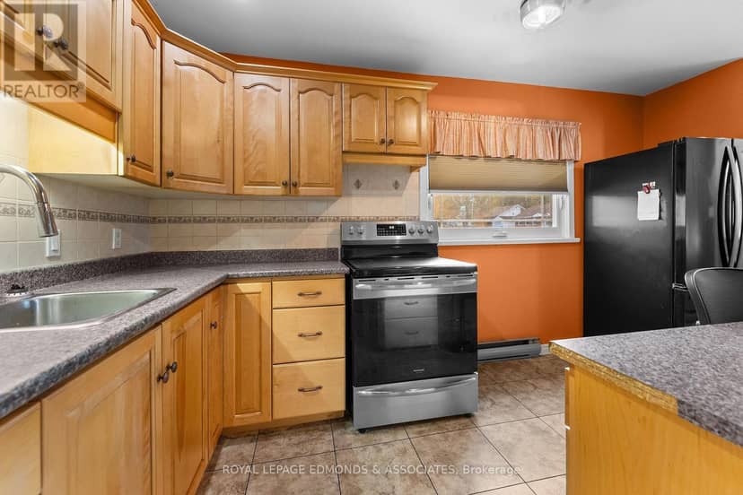 359 Chamberlain Street, Pembroke, photo 7