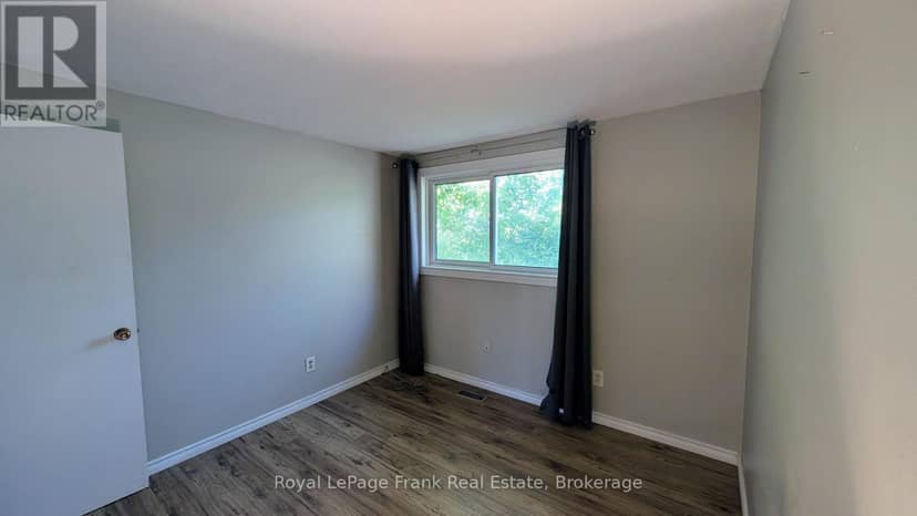 582 Lakeview Avenue — photo 11 of 13