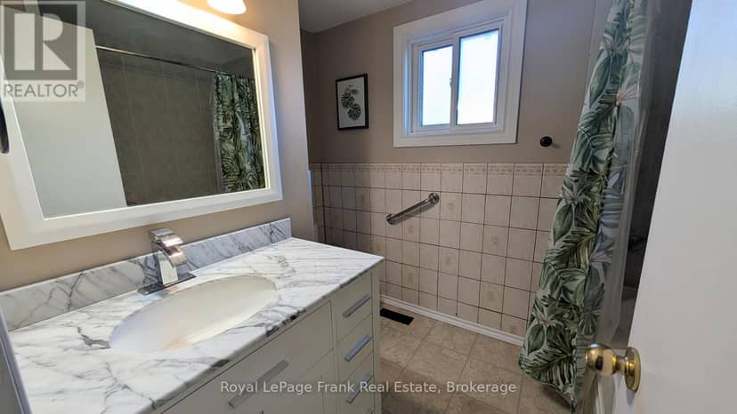 582 Lakeview Avenue — photo 12 of 13