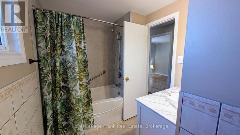 582 Lakeview Avenue — photo 13 of 13