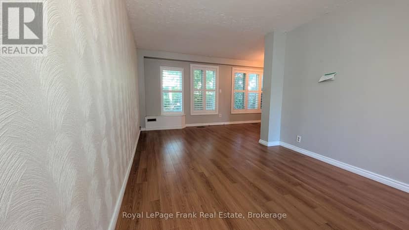 582 Lakeview Avenue — photo 4 of 13