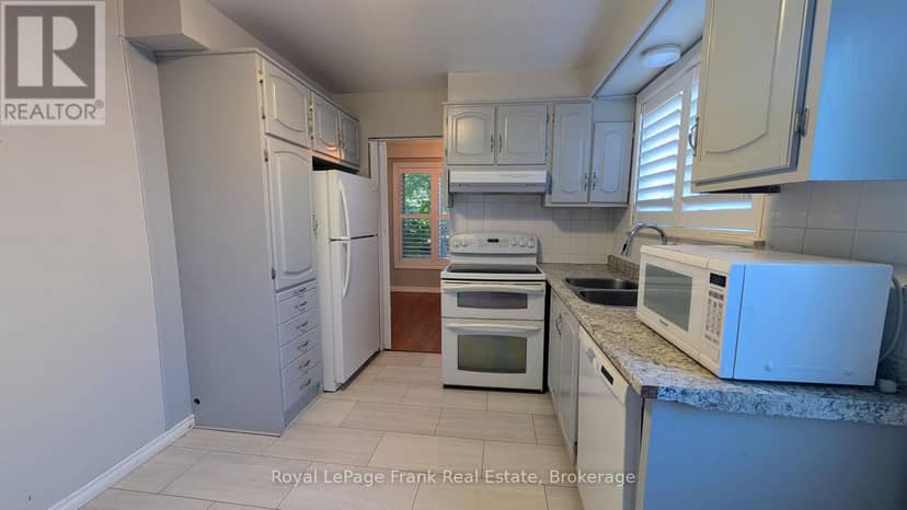 582 Lakeview Avenue — photo 8 of 13
