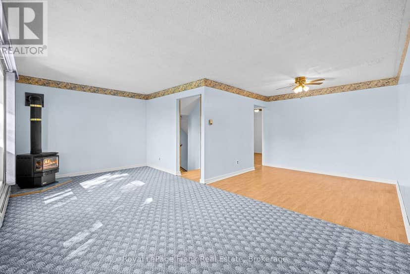 18 Reygate Court — photo 9 of 34