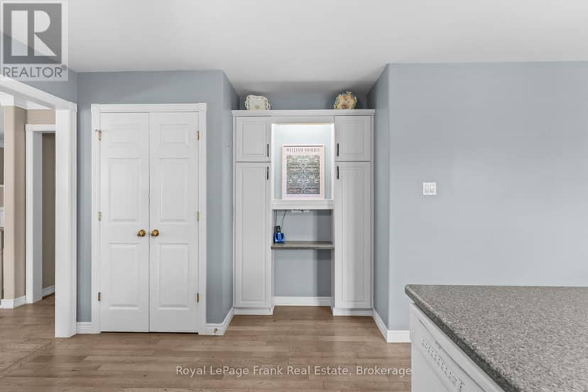 18 Matthews Court — photo 11 of 40