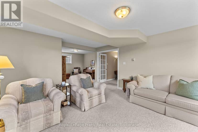 18 Matthews Court — photo 36 of 40