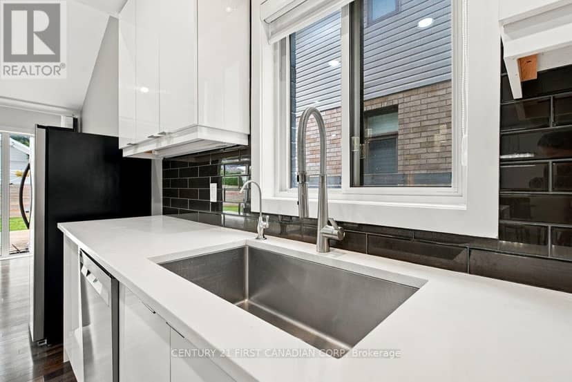 535 Freeport Street — photo 21 of 40