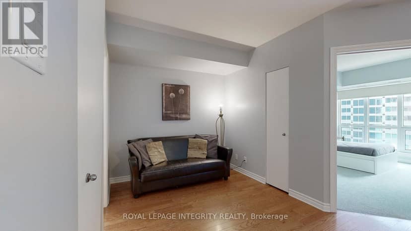 903 - 234 Rideau Street — photo 10 of 32