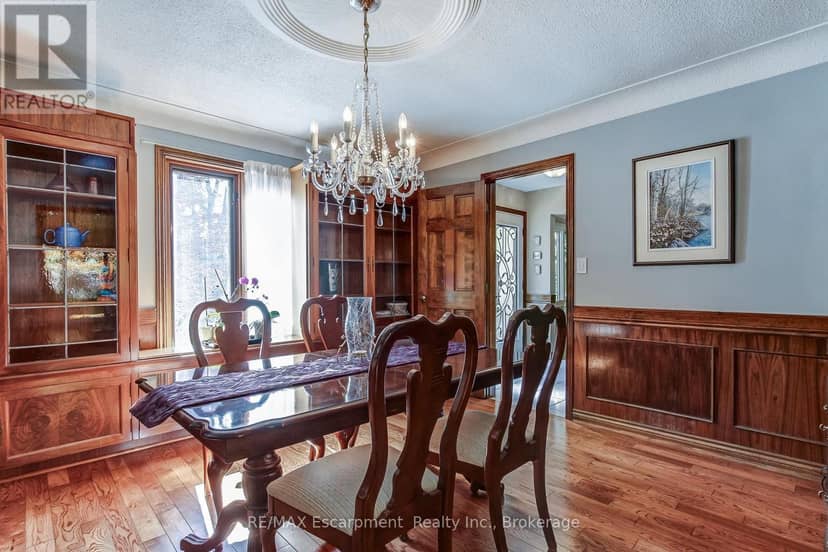 215 Briar Hill Crescent — photo 6 of 39