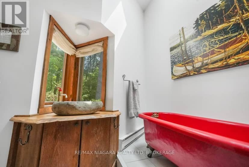 1009 Mercedes Drive N — photo 9 of 40