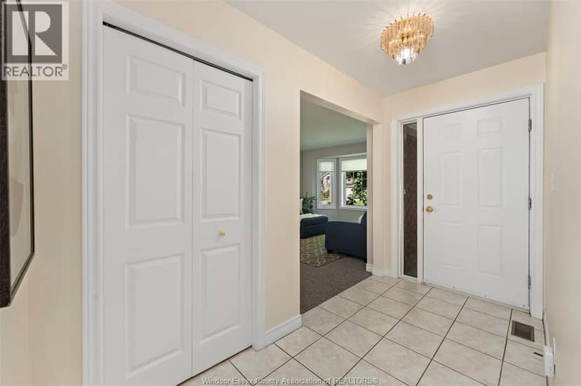 2311 Amy Lynn Park — photo 3 of 23