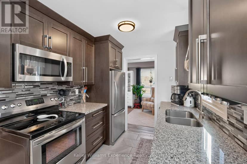 13 Lindsay Court, Barrie, photo 8