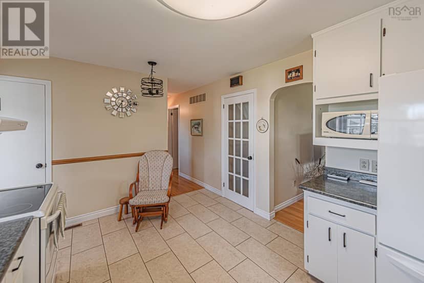 112 Pleasant Street — photo 11 of 40