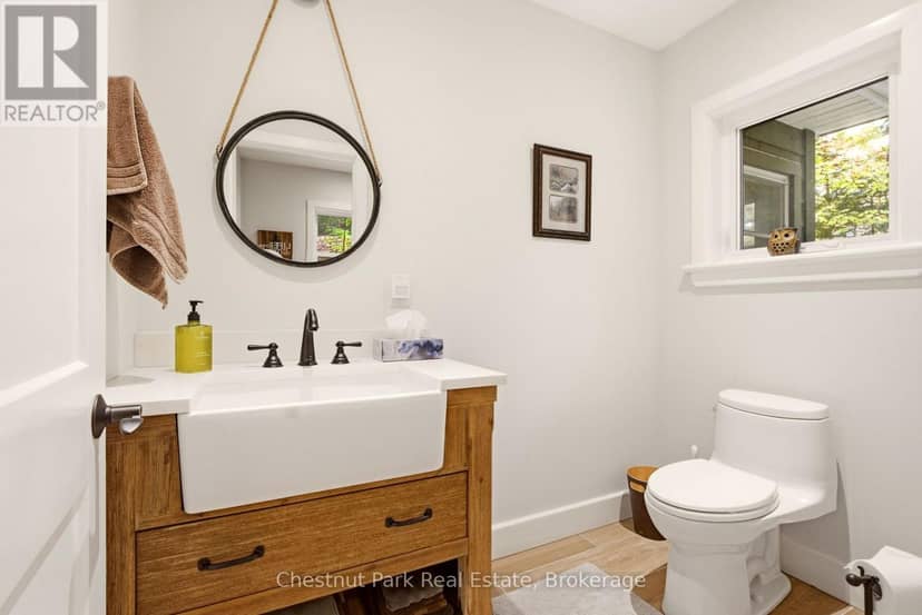 1095 Bayview Avenue — photo 16 of 36