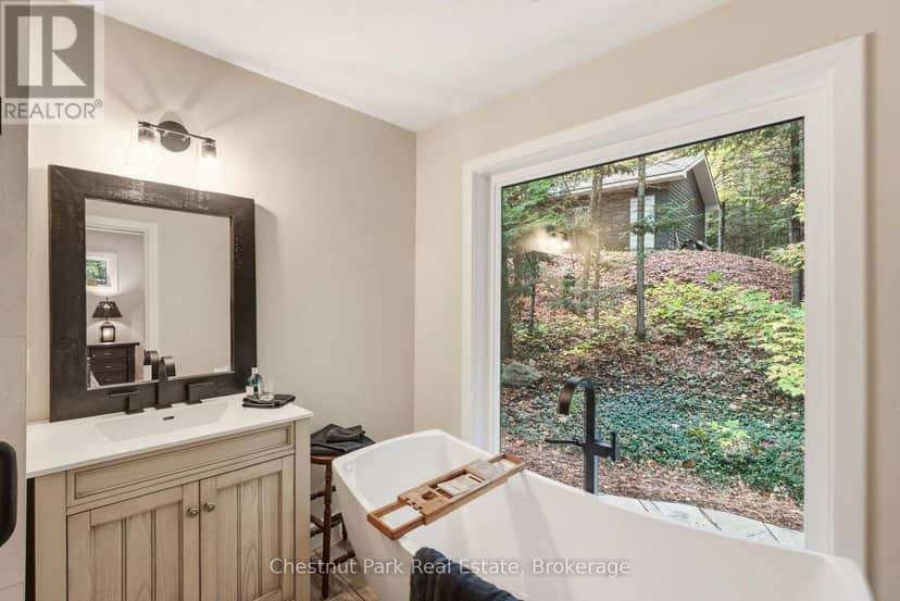 1095 Bayview Avenue — photo 18 of 36