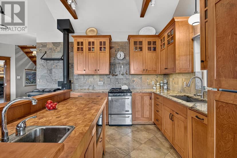 440 Westwood Boulevard — photo 16 of 40
