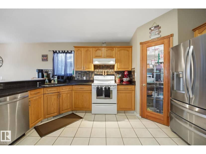 5132 157 AV NW — photo 9 of 37