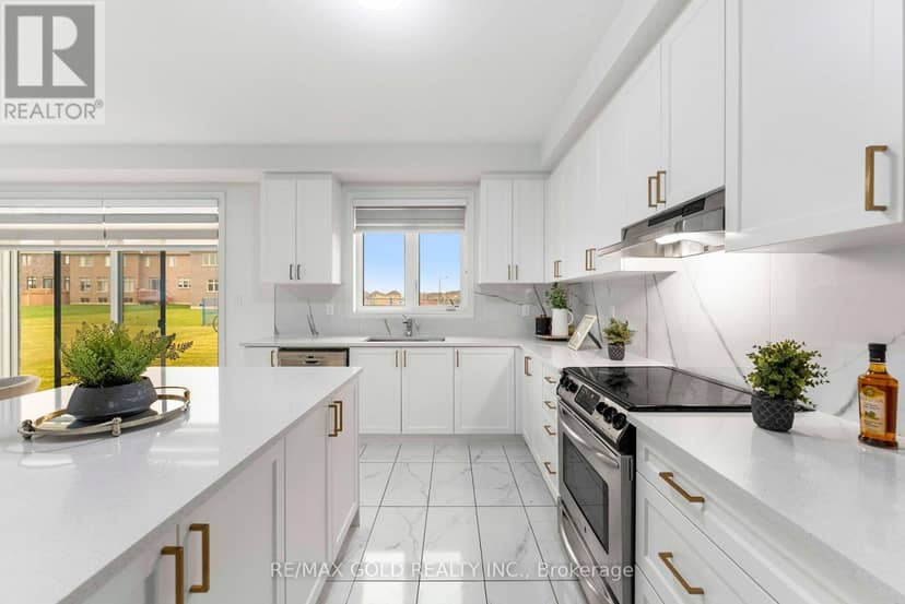 9 Sandhill Crescent — photo 17 of 40