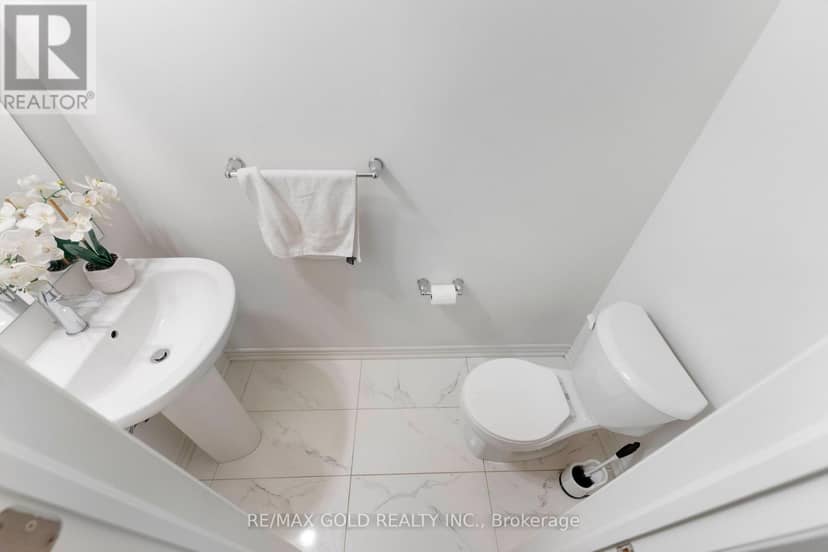 9 Sandhill Crescent — photo 23 of 40